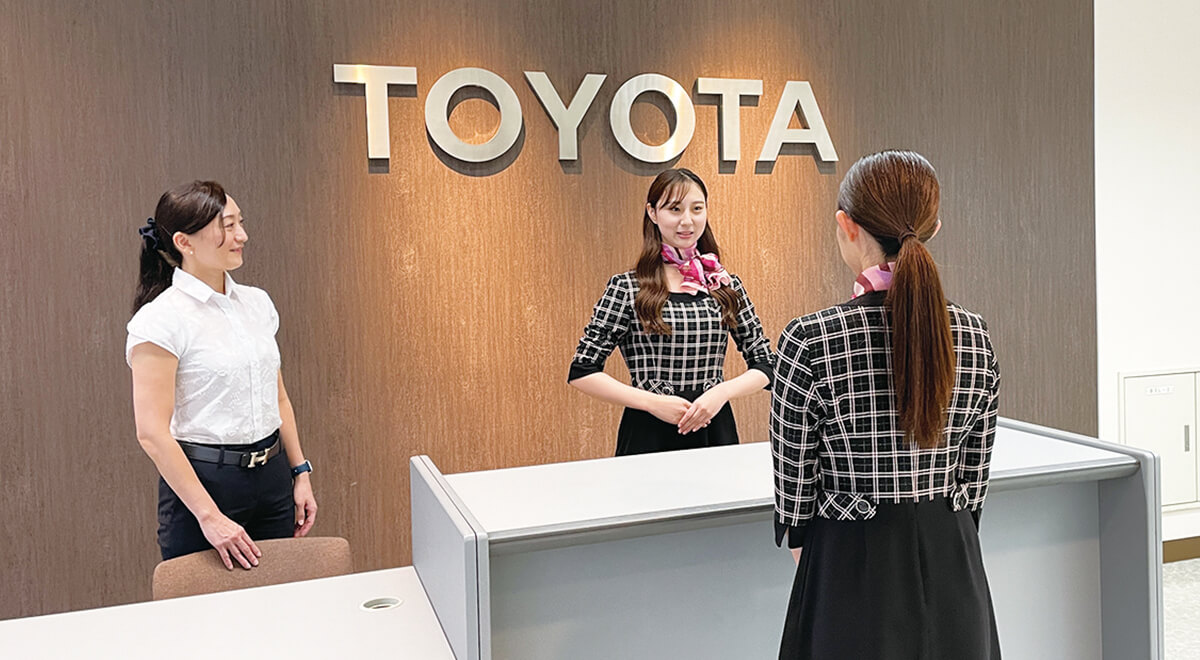 2月 お客様応対発表会（ショールームスタッフ科2年）